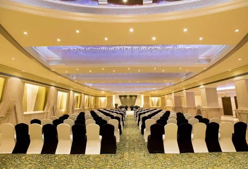 호텔 The Suryaa  New Delhi