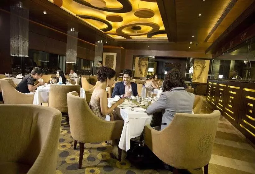 호텔 The Suryaa  New Delhi