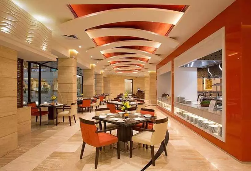 호텔 The Suryaa  New Delhi