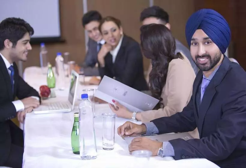 호텔 The Suryaa  New Delhi