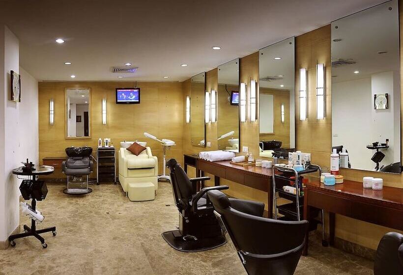 هتل The Suryaa  New Delhi