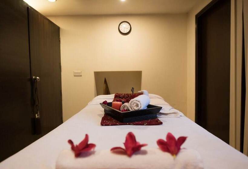 هتل The Suryaa  New Delhi