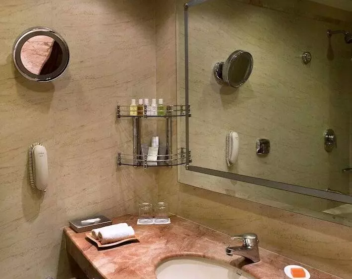 호텔 The Suryaa  New Delhi