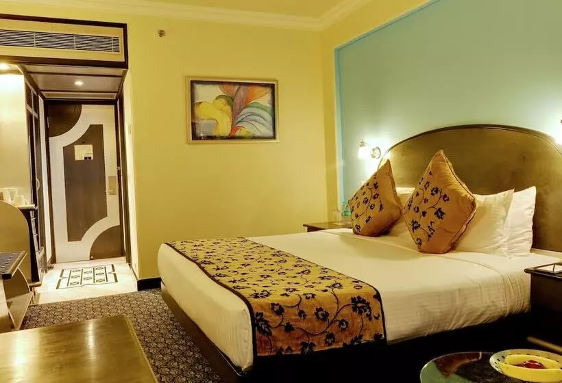 호텔 The Suryaa  New Delhi