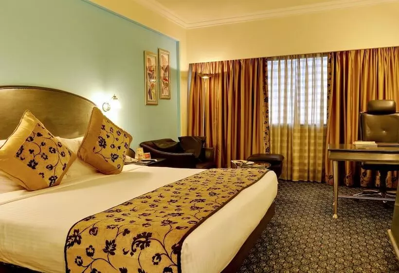 호텔 The Suryaa  New Delhi