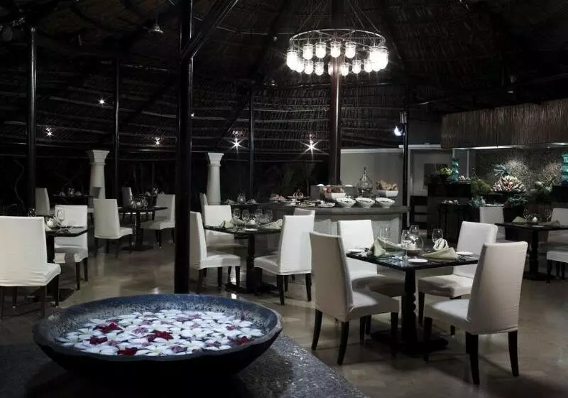 Taj Holiday Village Resort & Spa, Goa