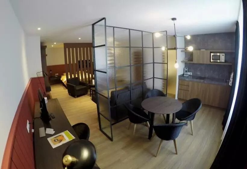 هتل Logis Hôtel Acacia