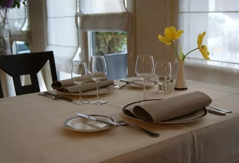 هتل Logis Hôtel Acacia