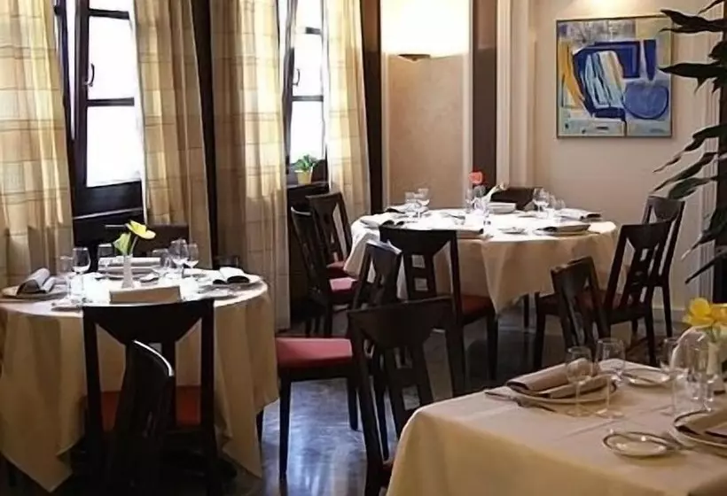 هتل Logis Hôtel Acacia