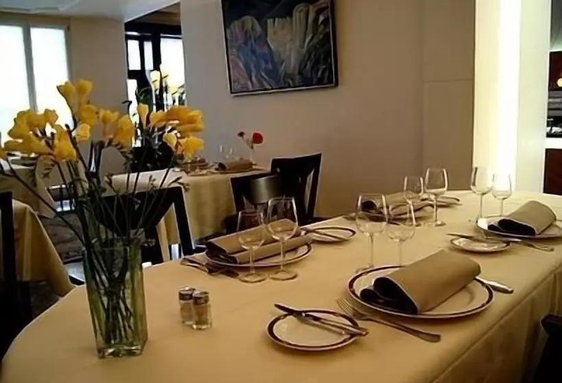 هتل Logis Hôtel Acacia