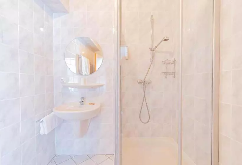 هتل Hôtel Le Petit Poète