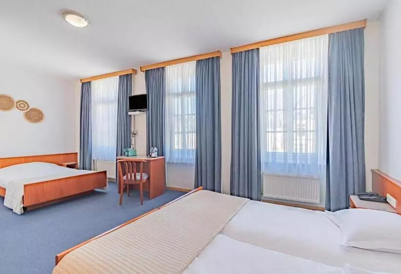 هتل Hôtel Le Petit Poète