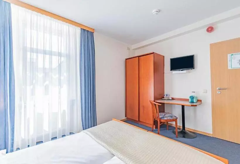 هتل Hôtel Le Petit Poète