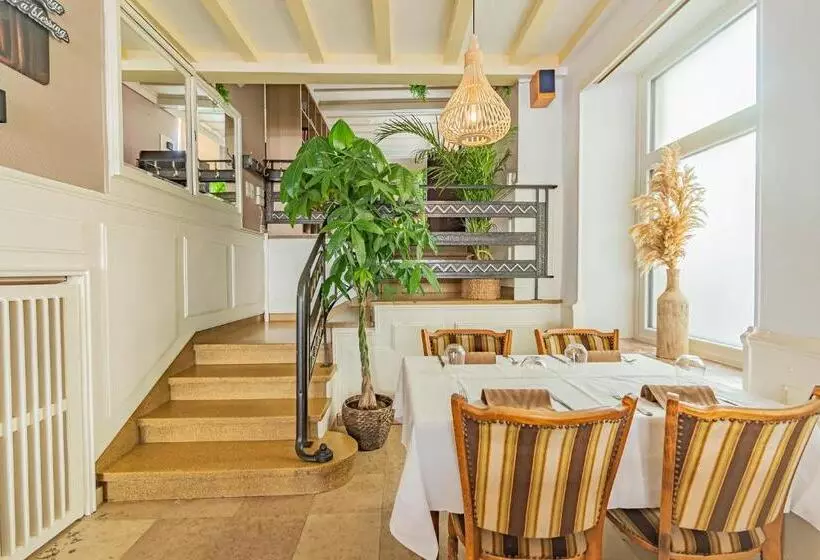 هتل Hôtel Le Petit Poète