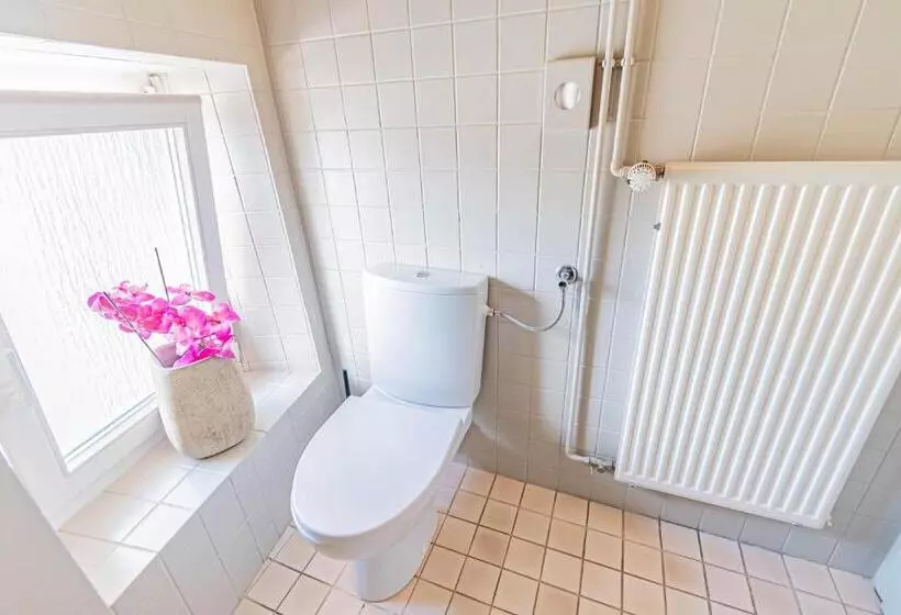 هتل Hôtel Le Petit Poète