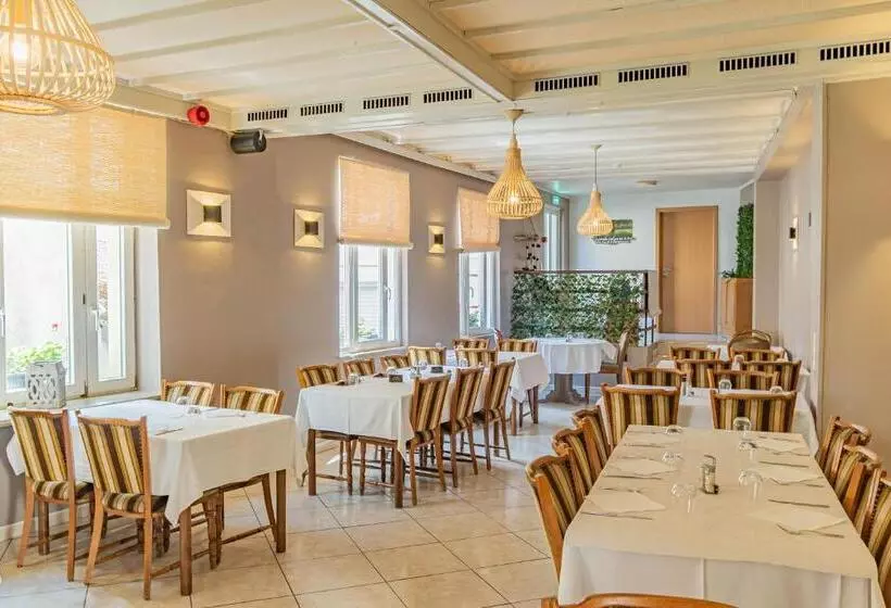 هتل Hôtel Le Petit Poète