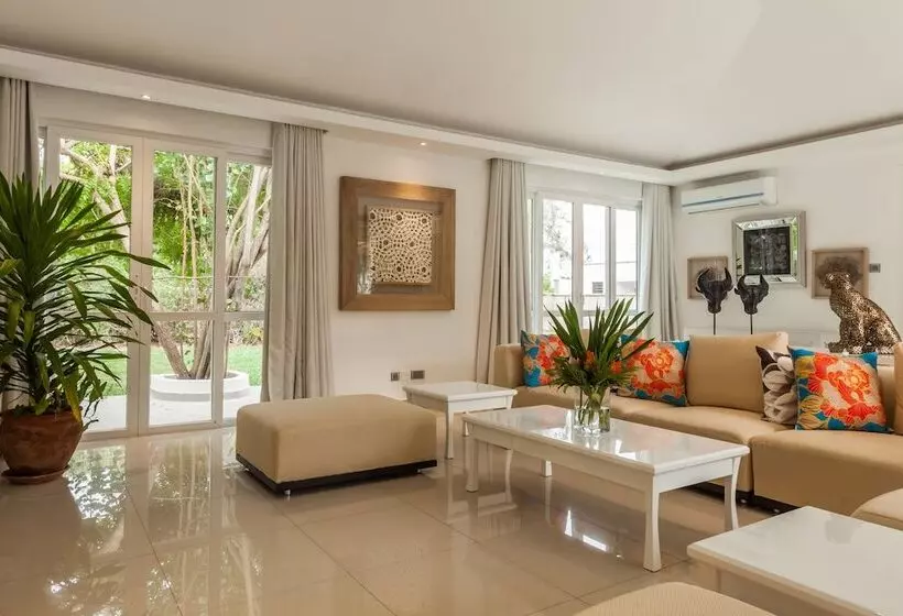 Отель Leopard Beach Resort And Spa