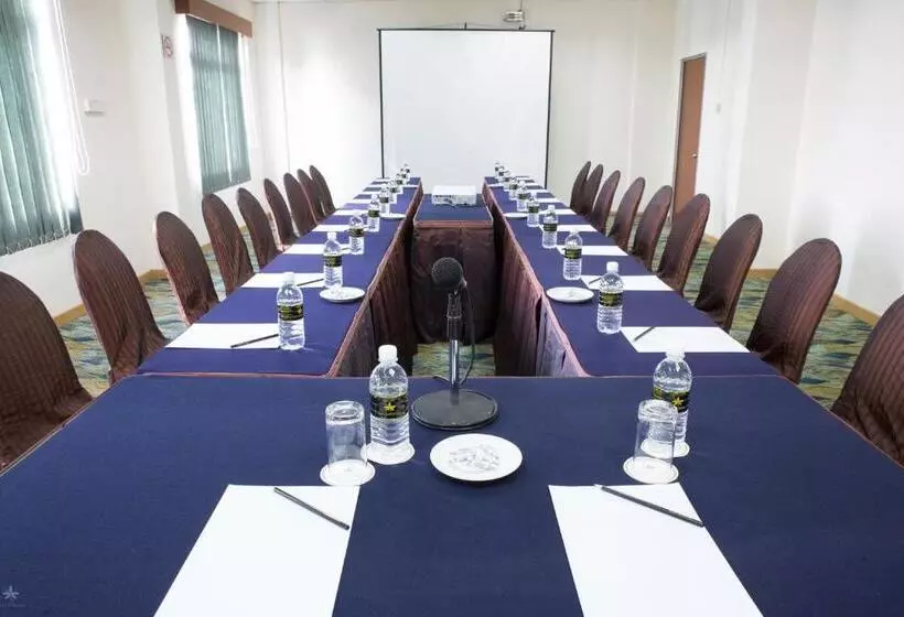 בית מלון כפרי Seri Malaysia Kuala Terengganu