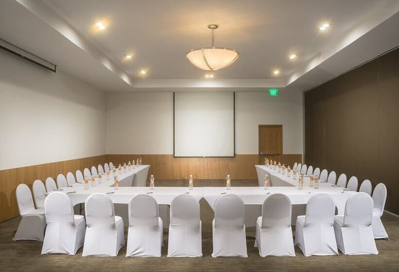 هتل Fiesta Inn Queretaro