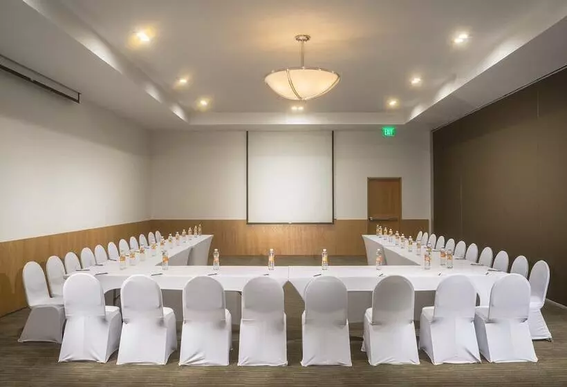 Отель Fiesta Inn Queretaro