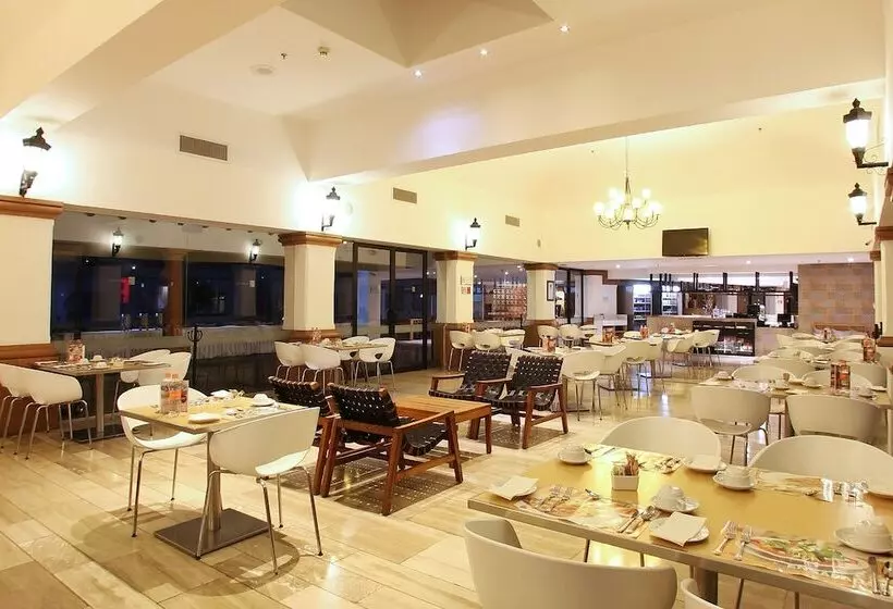 Отель Fiesta Inn Queretaro