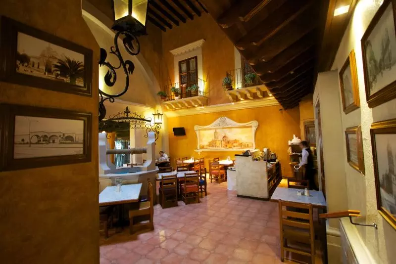 ホテル Gobernador