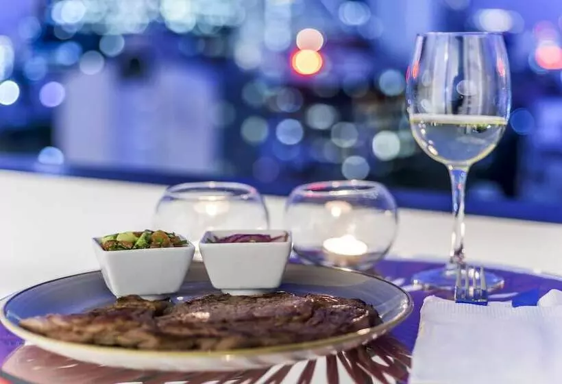 ホテル NH Collection Mexico City Reforma