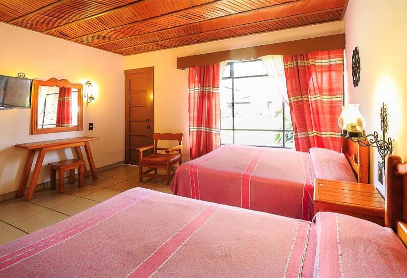 هتل Pie De La Sierra