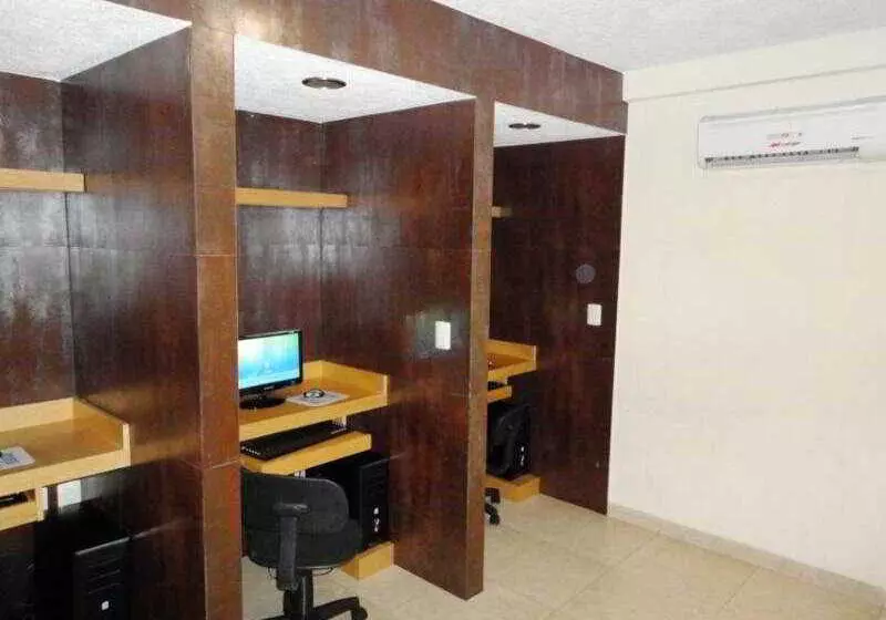 فندق Puerta Del Sol Guadalajara