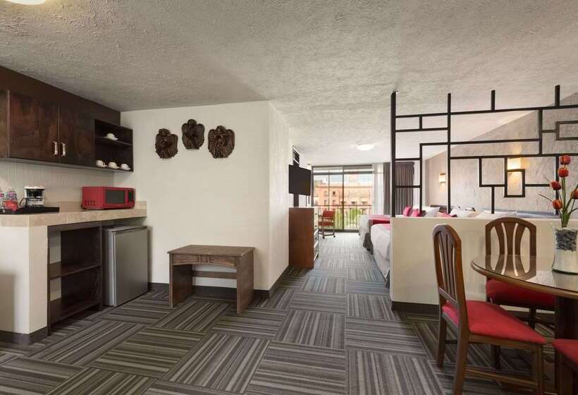 فندق Ramada Plaza By Wyndham Leon