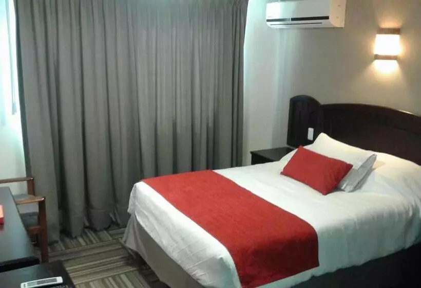 Hotel Ramada Plaza By Wyndham Leon