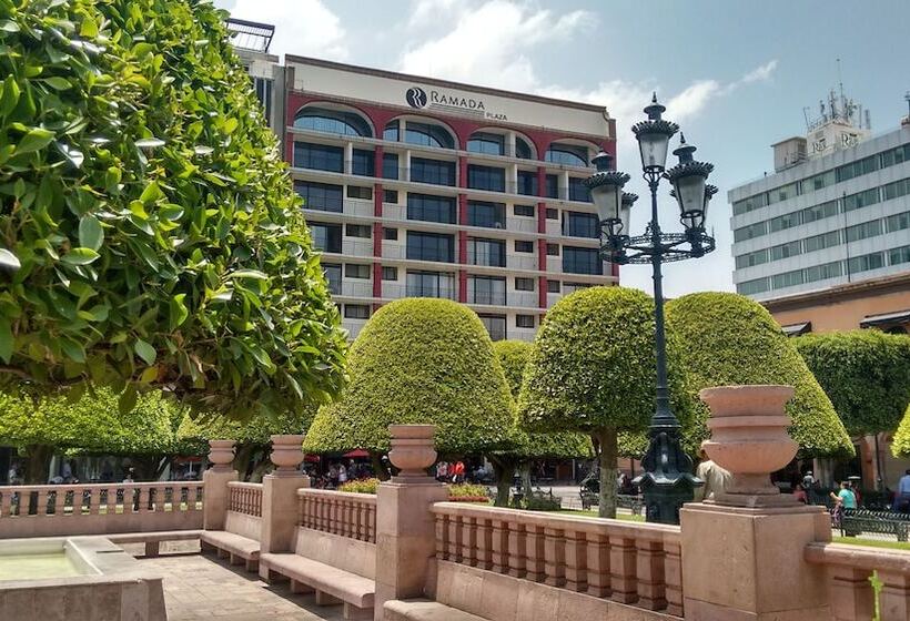 فندق Ramada Plaza By Wyndham Leon