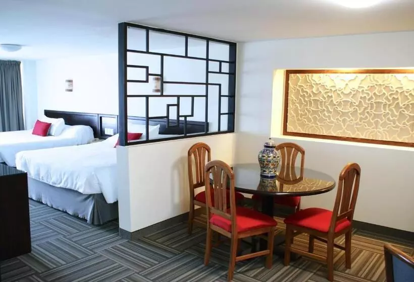 Hotel Ramada Plaza By Wyndham Leon