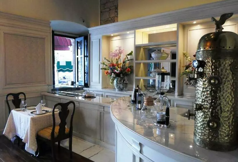 ホテル Virrey De Mendoza