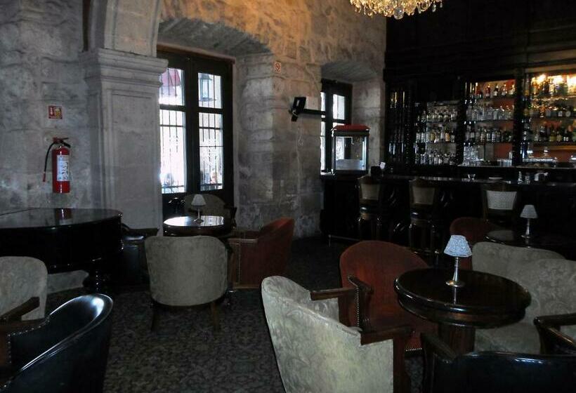 هتل Virrey De Mendoza