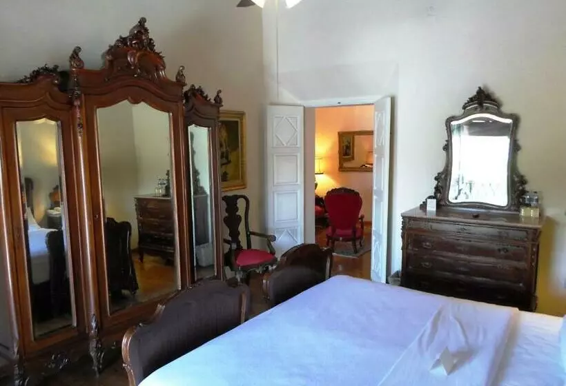 ホテル Virrey De Mendoza