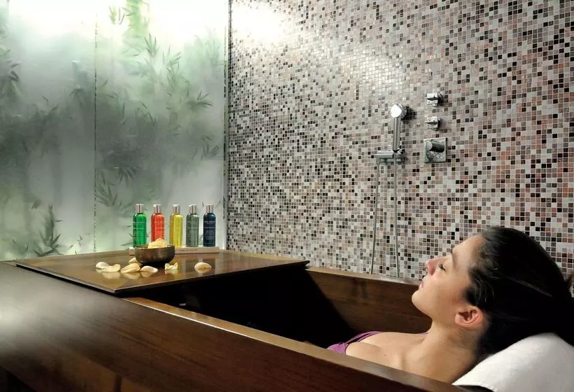 Monte Carlo Bay Hotel & Resort