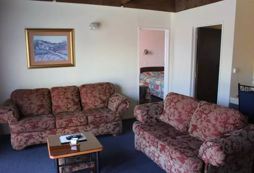 193 Aorangi Manor Motel