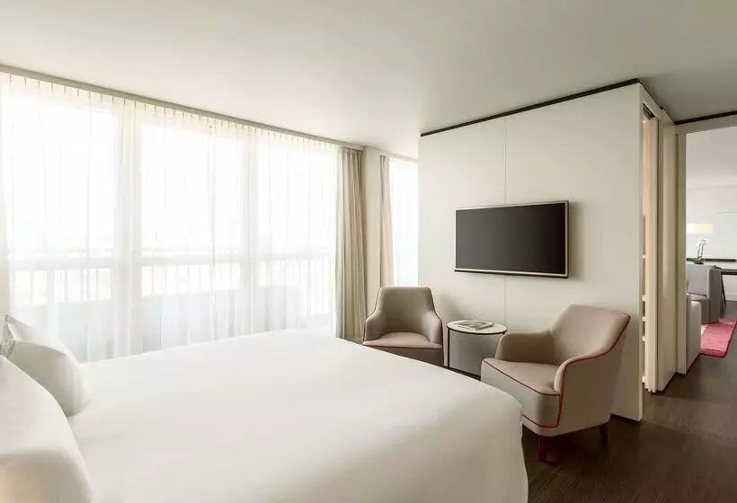 ホテル NH Collection Amsterdam Barbizon Palace