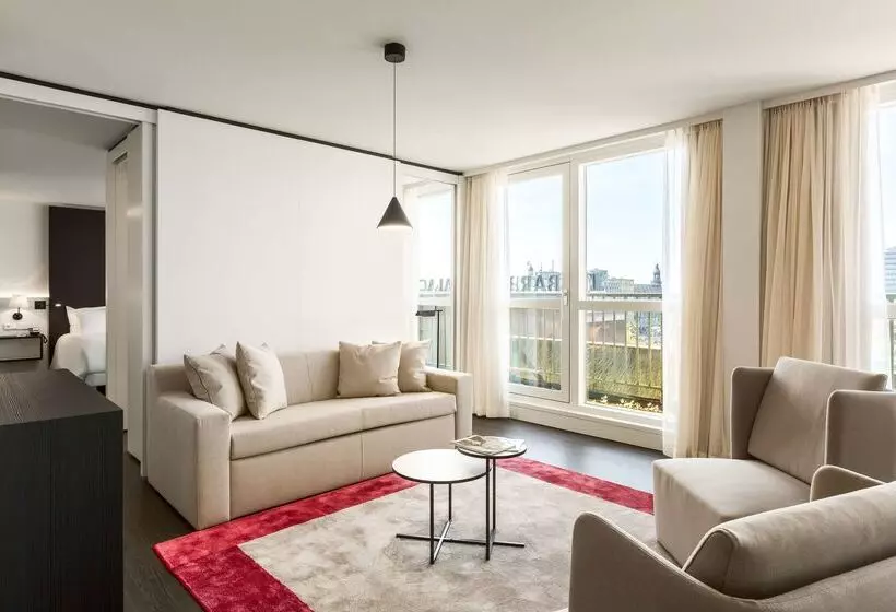 ホテル NH Collection Amsterdam Barbizon Palace