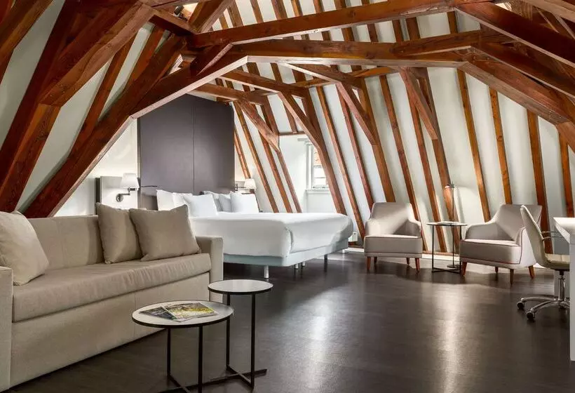 ホテル NH Collection Amsterdam Barbizon Palace