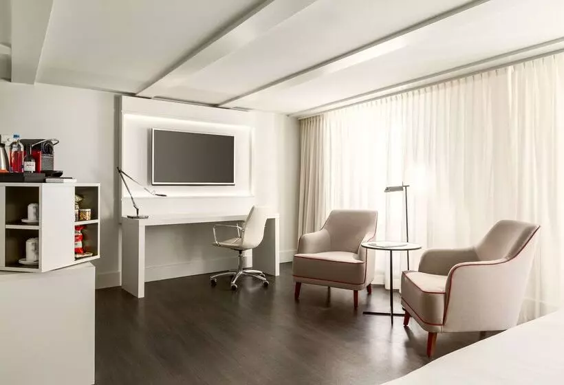 ホテル NH Collection Amsterdam Barbizon Palace