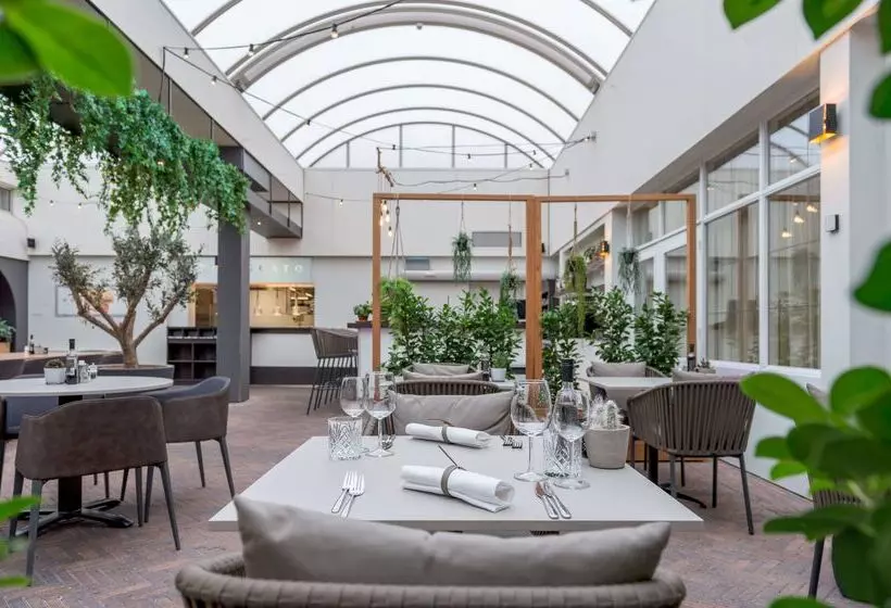 Отель NH Eindhoven Conference Centre Koningshof