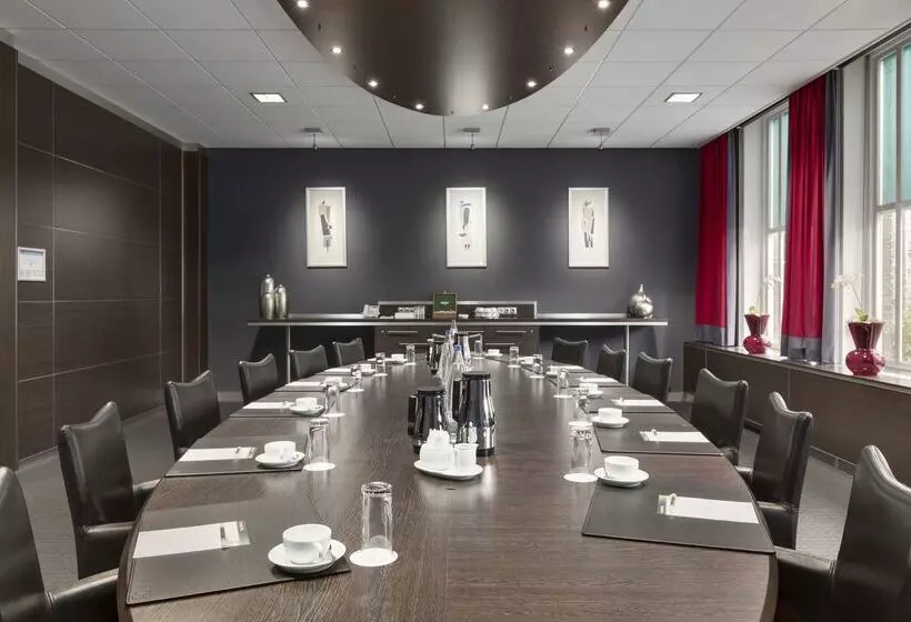 Отель NH Eindhoven Conference Centre Koningshof