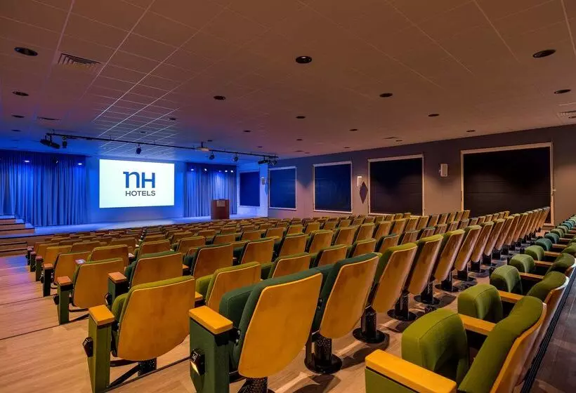 Отель NH Eindhoven Conference Centre Koningshof