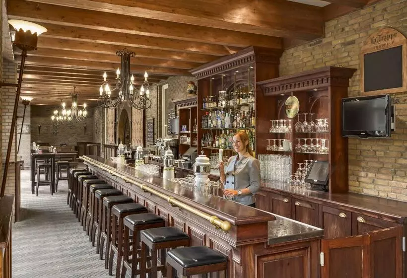 Отель NH Eindhoven Conference Centre Koningshof