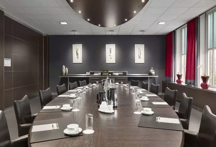 Отель NH Eindhoven Conference Centre Koningshof