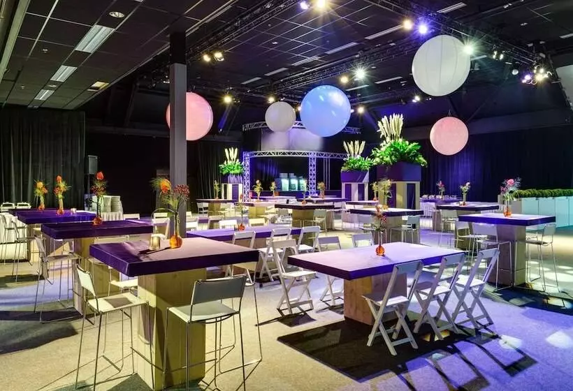 Отель NH Eindhoven Conference Centre Koningshof