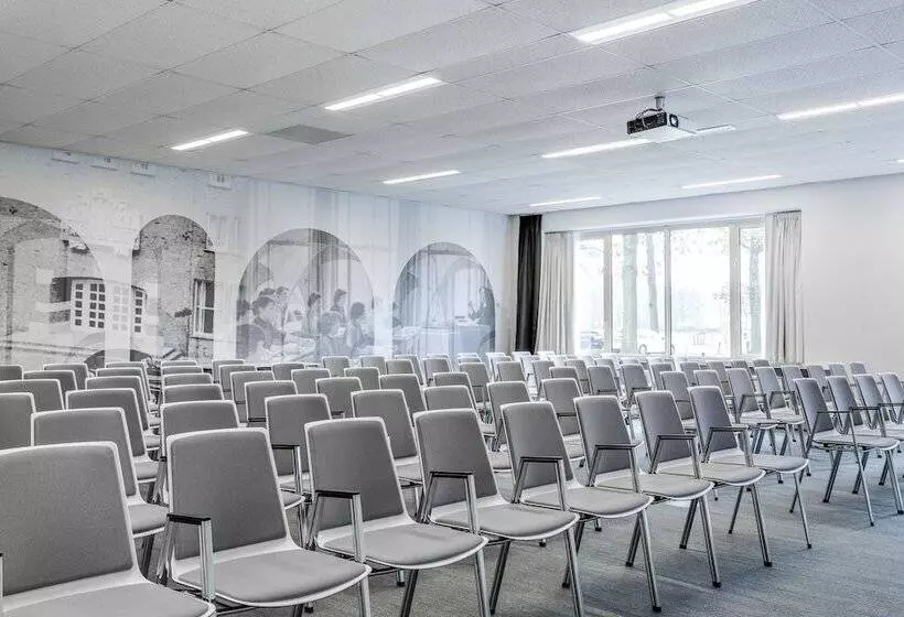 Отель NH Eindhoven Conference Centre Koningshof