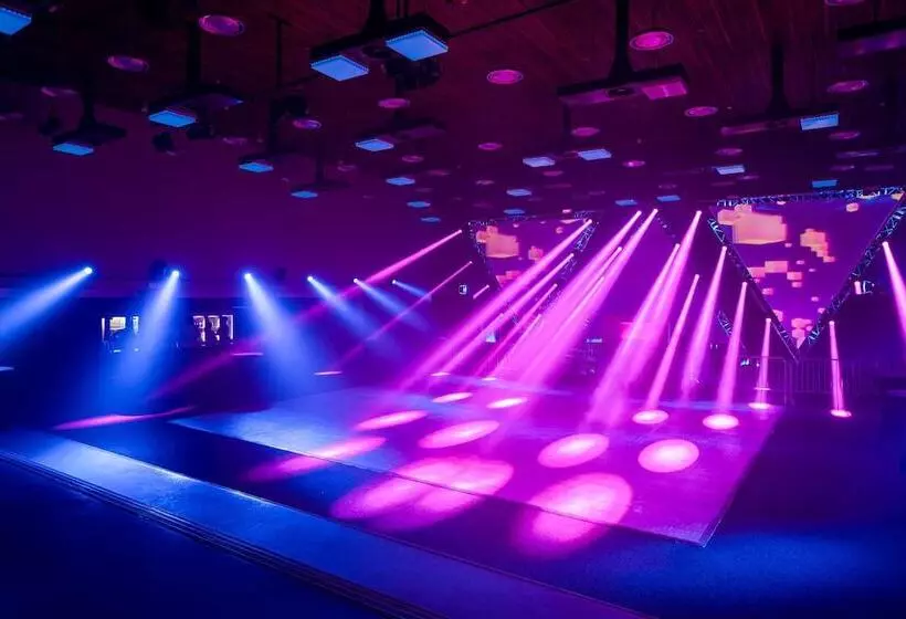 Отель NH Eindhoven Conference Centre Koningshof